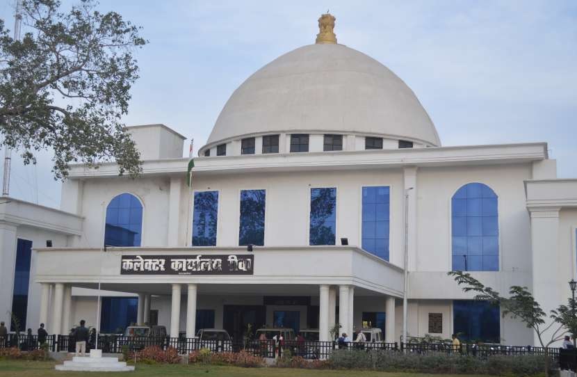 Rewa: चक्रवाती तूफान का असर, गरज चमक के साथ बारिश, समर्थन मूल्य पर हो रही खरीदी बंद